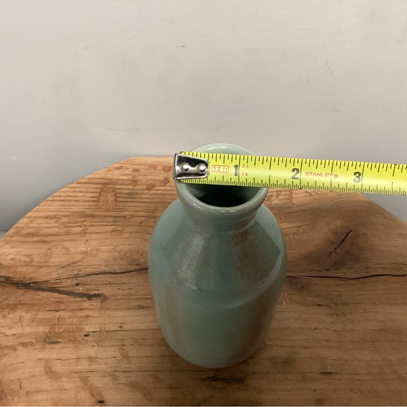 🟢 Beautiful Ceramic / Stoneware Crafted Old Fashion Milk Bottle Look Decor Vase - Picture 12 of 13